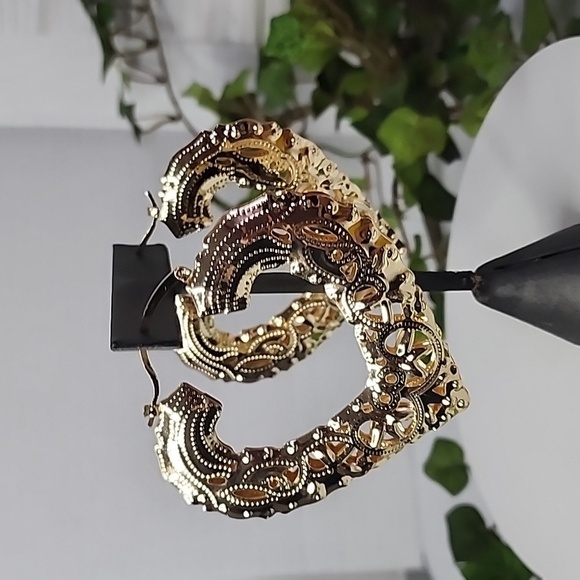 Large Statement Gold Filled Doorknocker Filigree  Hoop Earrings - Picture 5 of 8